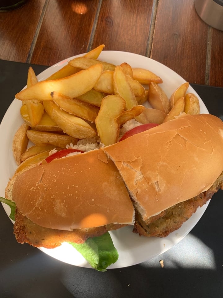 review photo of Hostel - Restaurant EL TRUENO Chivito Vegano shared by @solebalsa on 03 Mar 2022 - review