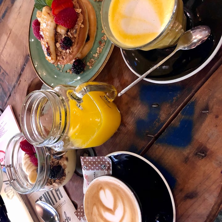 review photo of Zenith Brunch & Cocktails - Madrid Pancakes con peanut butter shared by @davidxyogi on 08 Dec 2021 - review