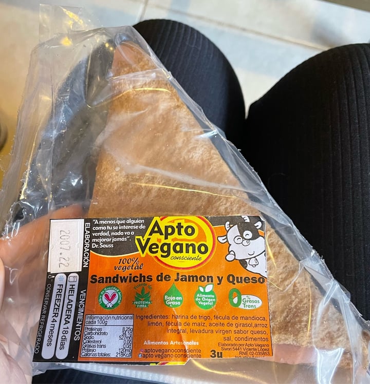 photo of aptovegano sanguche de miga shared by @yayimarinaro on  24 Jul 2022 - review