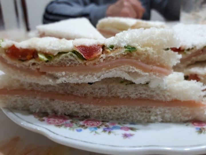 photo of Futuro Veggie - Coffee & Deli Sandwich De Miga De Jamón, Lechuga Y Tomate shared by @yamten on  23 Oct 2019 - review