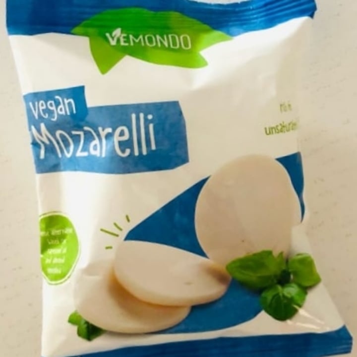 review photo of Vemondo Vegan Mozzarelli shared by @elinasiurbani on 26 Aug 2022 - review