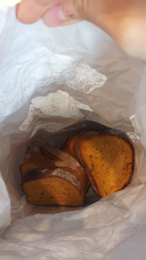 photo of Cedele golden pumpkin bread shared by @zoebelle2504 on  20 Oct 2019 - review