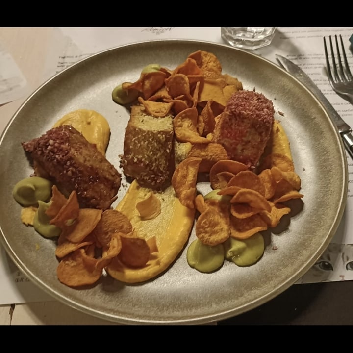 photo of Romeow Cat Bistrot jack fruit in salsa tartara, zucchine marinate al sesamo tostato, pomodori verdi fritti shared by @tofufan75 on  29 Jun 2022 - review