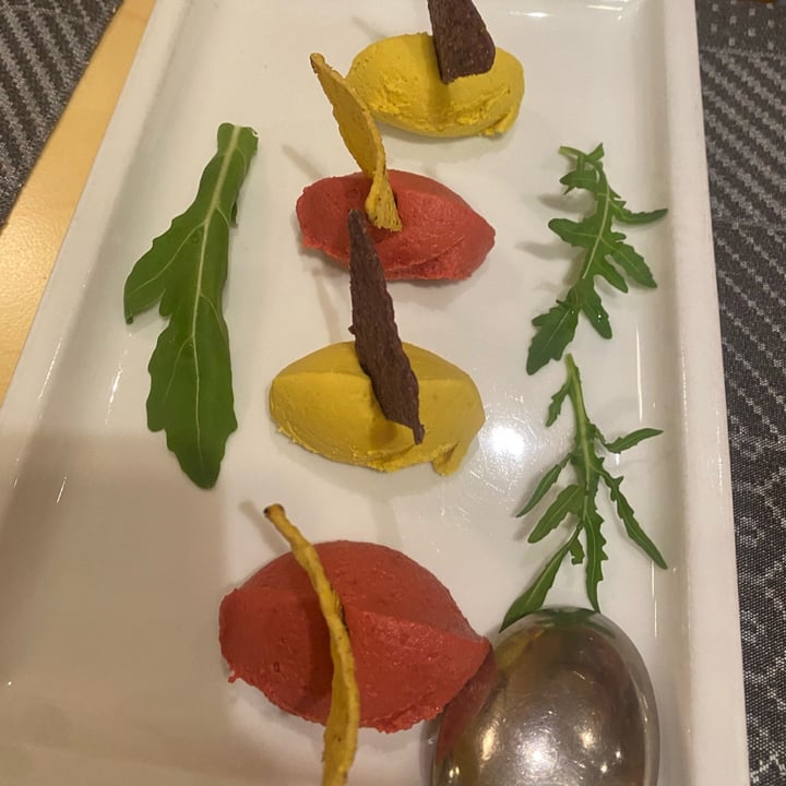 review photo of Clorofilla Hummus di ceci alla curcuma e rapa rossa shared by @ariannaabilion on 28 Jun 2022 - review