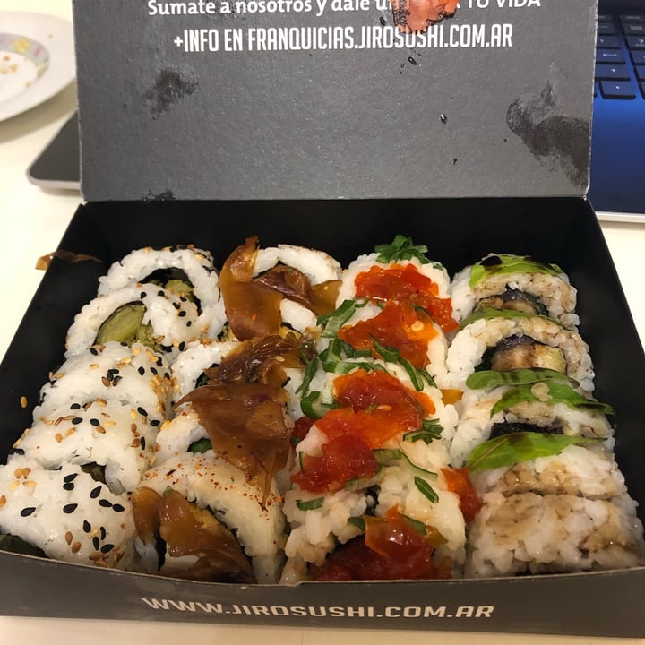 photo of Jiro Sushi Combinado vegan shared by @carovivern on  19 May 2022 - review