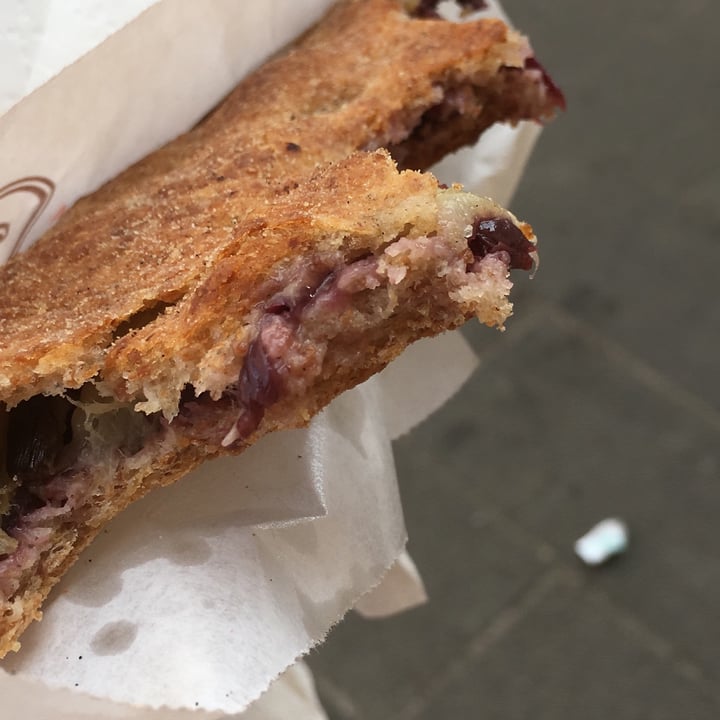 review photo of Mondo arancina Flaminia Pizza Ripiena Con Radicchio E Melanzane shared by @bess on 26 Oct 2022 - review