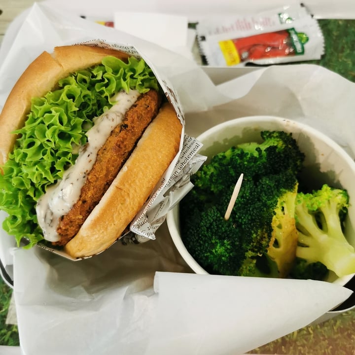 photo of VeganBurg Singapore Creamy Shrooms Burger Meal shared by @teresa77 on  08 May 2021 - review