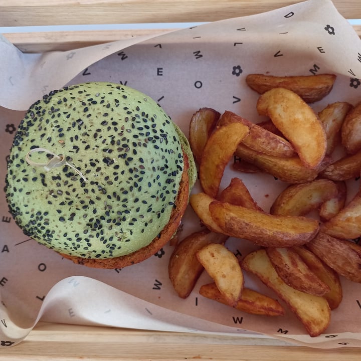 photo of Flower Burger Roma Jungle burger shared by @annafanella on  26 Apr 2022 - review