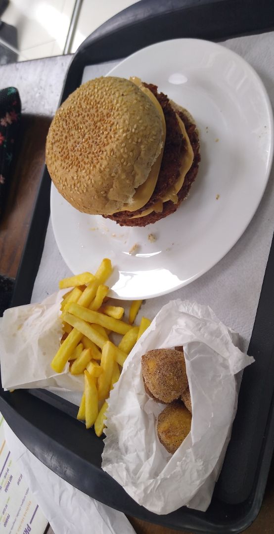 review photo of Prime Dog Double cheddar vegmelt and coxinha de churros veg shared by @cisneirosbi on 06 Jul 2019 - review