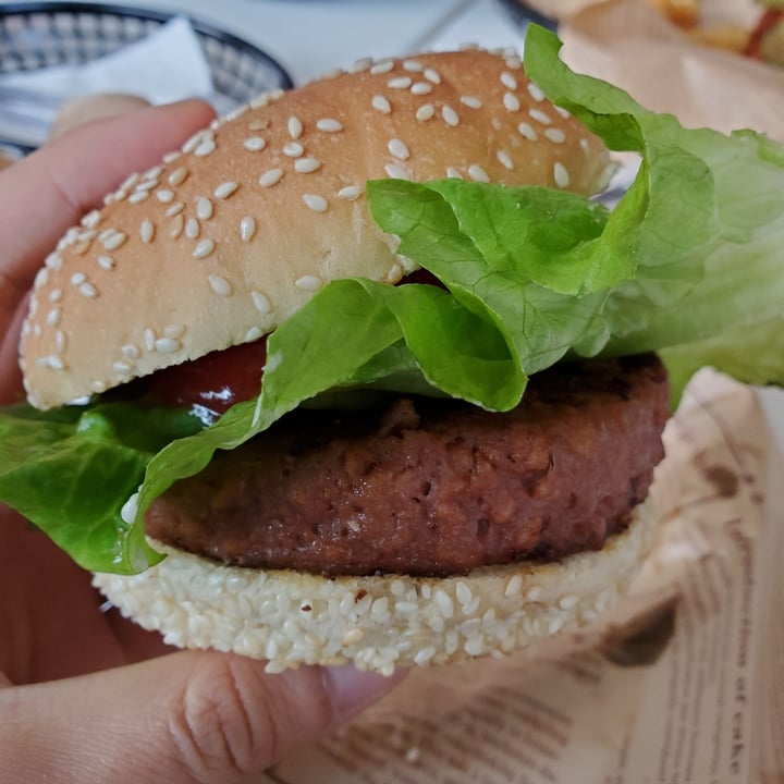 photo of Lantau Southside Vegan Beyond Burger shared by @moosewong on  18 Dec 2021 - review