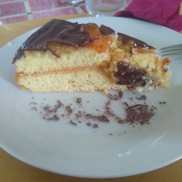 菜肴“torta morbida vegan al cioccolato e arancia”的照片
