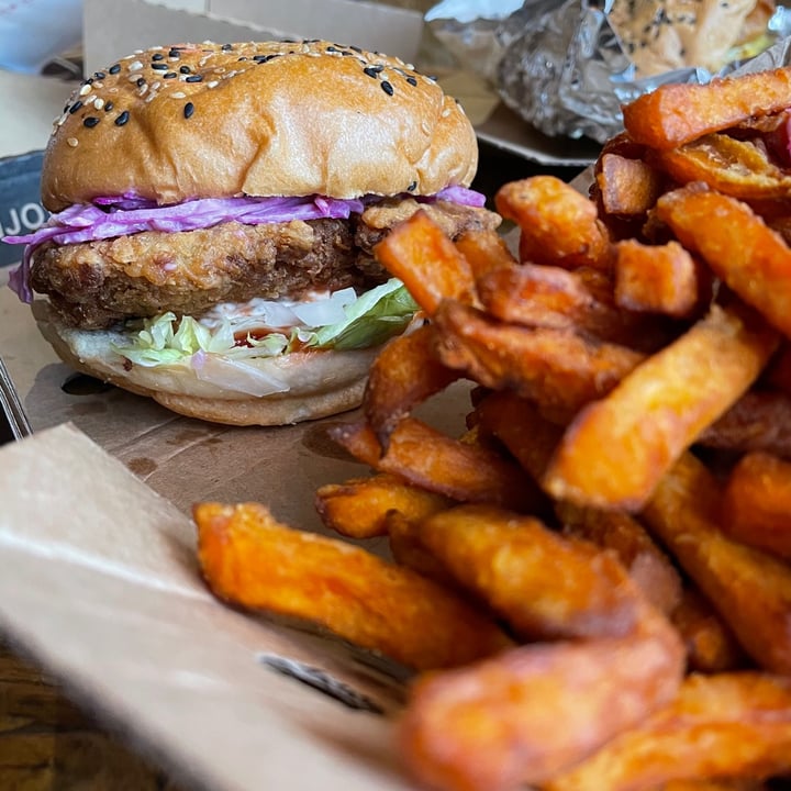 review photo of Box Burger Louisiana Chicken burger shared by @veggienat on 04 Jan 2021 - review