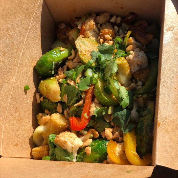 review photo of Landing House Veggie stir fry shared by @forksandplants on 02 Apr 2021 - review