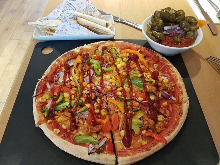 photo of Pizza Hut Restaurants Vegan BBQ Jack 'N' Ch**se shared by @b14h4m0n on  19 Jul 2019 - review