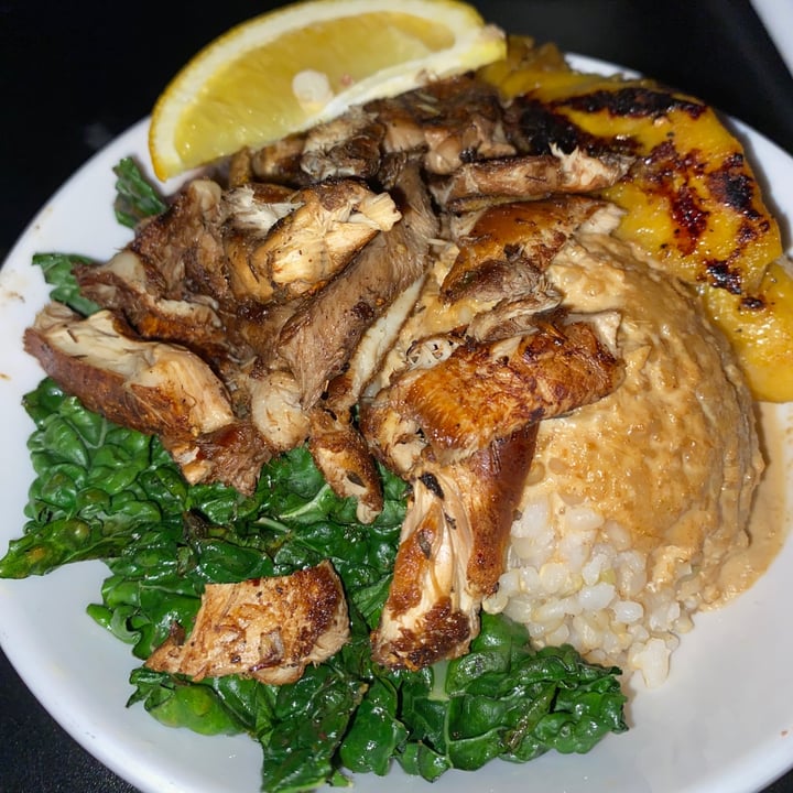 photo of End Of The Line Cafe Jamaican Jerk Mushroom Bowl With Kale, Rice, & Plantains shared by @sharksmeoow on  15 Dec 2022 - review