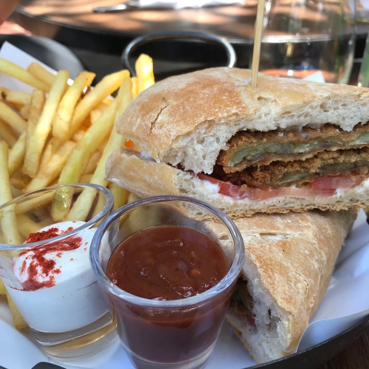 photo of JU Vegano Sandwich De Milanesa De Berenjenas shared by @candelariex on  06 Dec 2020 - review