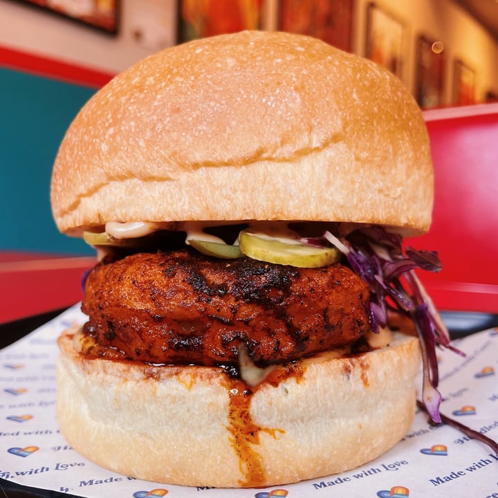 photo of Love Handle  Hot TiNDLE™ Chicken Burger shared by @zoeadamopoulos on  30 Apr 2021 - review