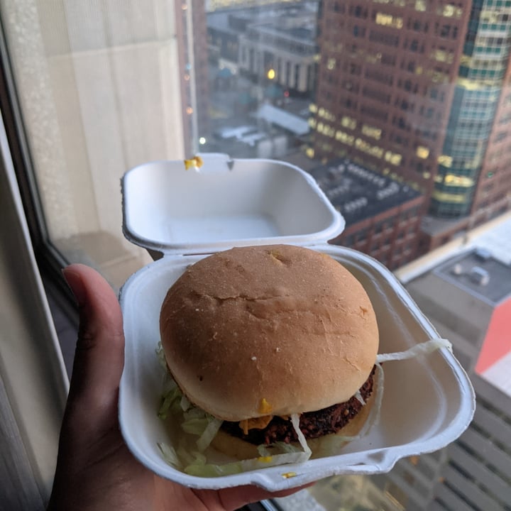 photo of Dirt Burger Original Dirt Burger shared by @thevagrantvegan on  24 Oct 2021 - review