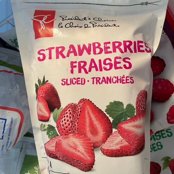 photo of President's Choice Sliced strawberries shared by @vegangirl4life on  13 Jun 2021 - review