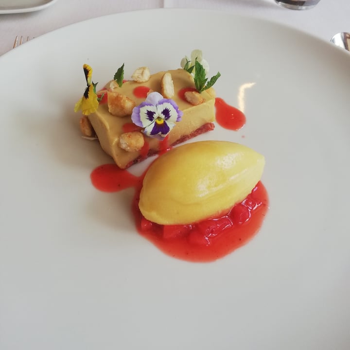 review photo of Ristorante Maso Burba Cheesecake Con Latte Di Mandorla E Gelato Al Mango shared by @lari98 on 11 Jul 2022 - review