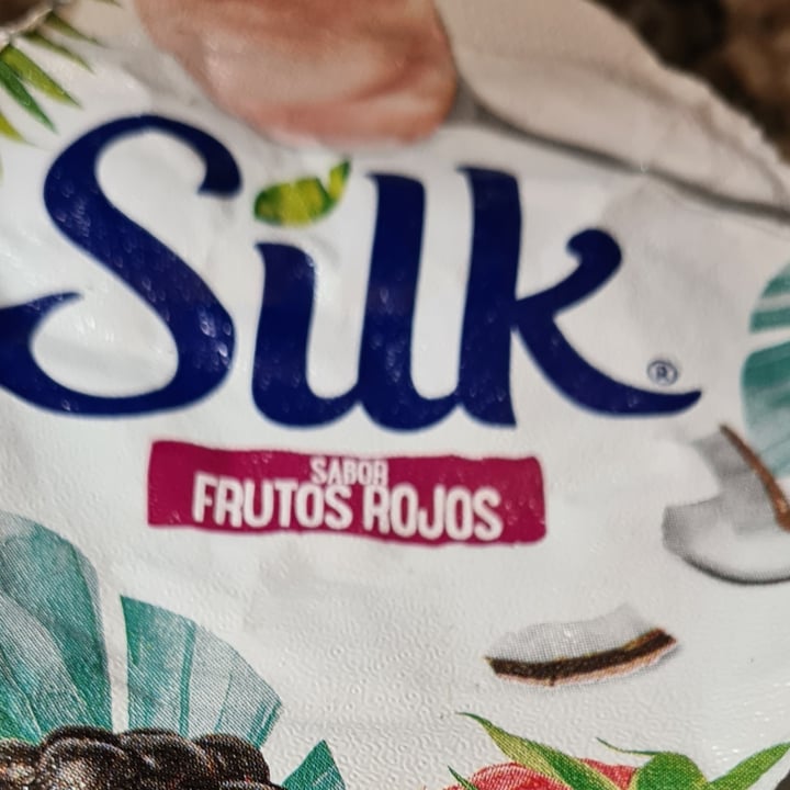 review photo of Silk yogurt a base de coco con frutos rojos shared by @cef on 10 Aug 2022 - review