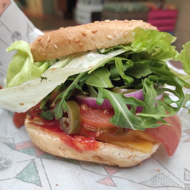 photo of La Trocadero LT Classic Burger shared by @fundacionelhogar on  06 Jan 2021 - review