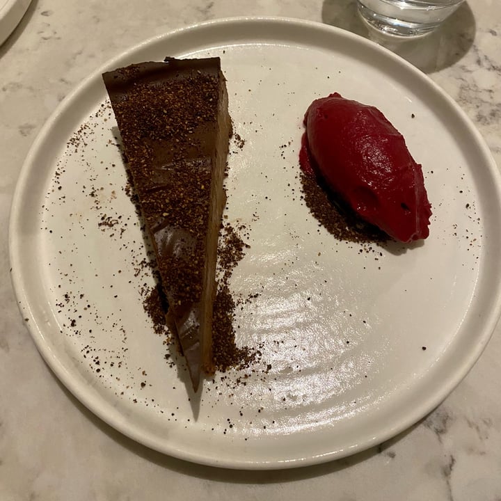 photo of Holy Carrot Chocolate Cheesecake shared by @lucr3ziagalli on  28 Mar 2022 - review