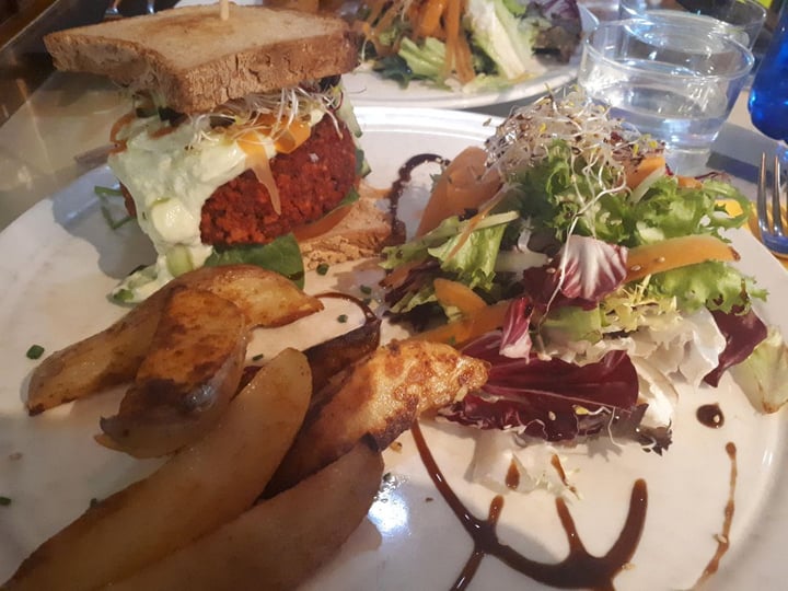 review photo of La Cerería Hamburguesa Vegana Sin Gluten shared by @pingamoa on 30 Mar 2020 - review