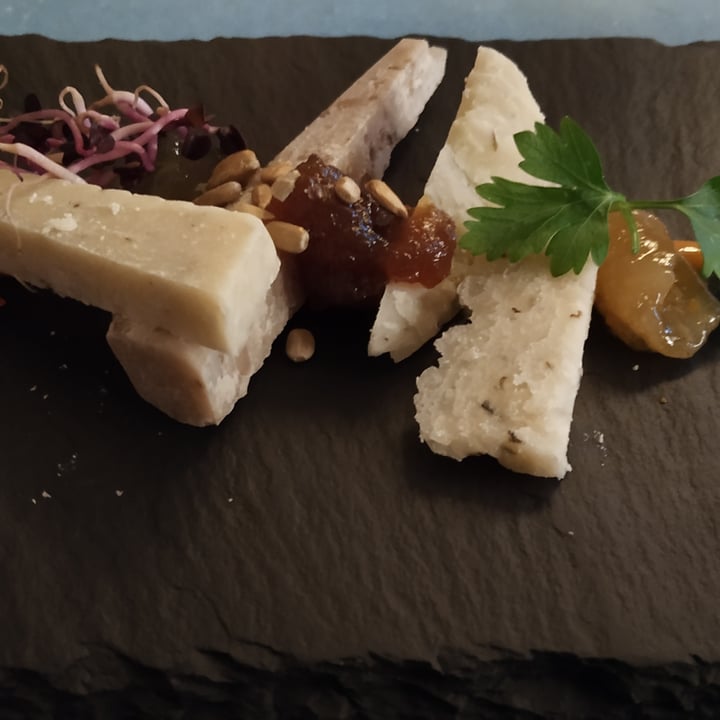 photo of Ristorante La Casina di Alice Degustazione di formaggi vegan shared by @wandavetveg on  30 Dec 2021 - review