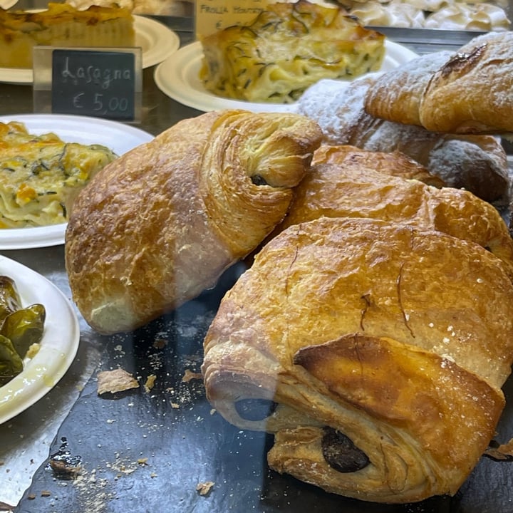 photo of Wani - Vegan Bakery Biscuits and croissants shared by @loveg on  19 Sep 2021 - review