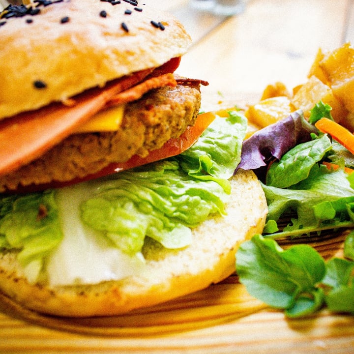 photo of Veganitessen Vegan burger shared by @veganartivist on  13 May 2022 - review