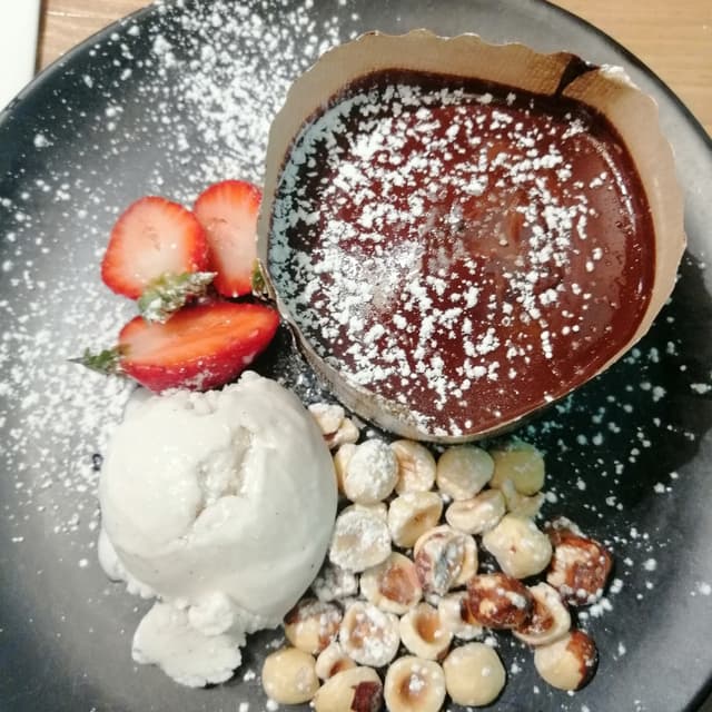 Foto del piatto “Chocolate Lava Cake”