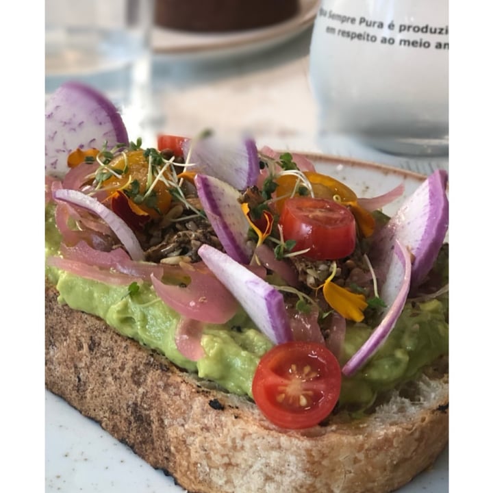 photo of PlantMade. Avocado toast shared by @larissamaluf on  03 Jul 2021 - review