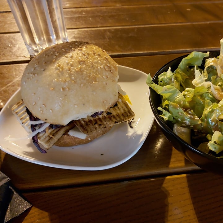 review photo of cafe erde Tofu Burger shared by @paolav92 on 20 Nov 2022 - review