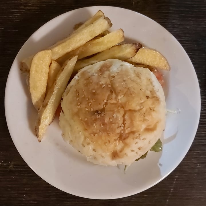 review photo of Buena Pinta Social Club Hamburguesa Vegana shared by @valenbetchakian on 18 Jan 2022 - review