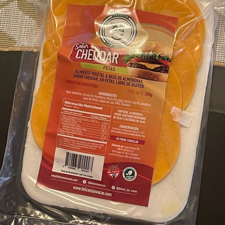 photo of Felices Las Vacas Queso Cheddar en Fetas shared by @camilacds on  18 Sep 2021 - review