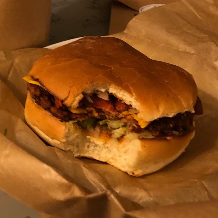photo of Green Farmer's Paris 09 Vegan bacon burger shared by @giadapirozzini on  19 Mar 2022 - review