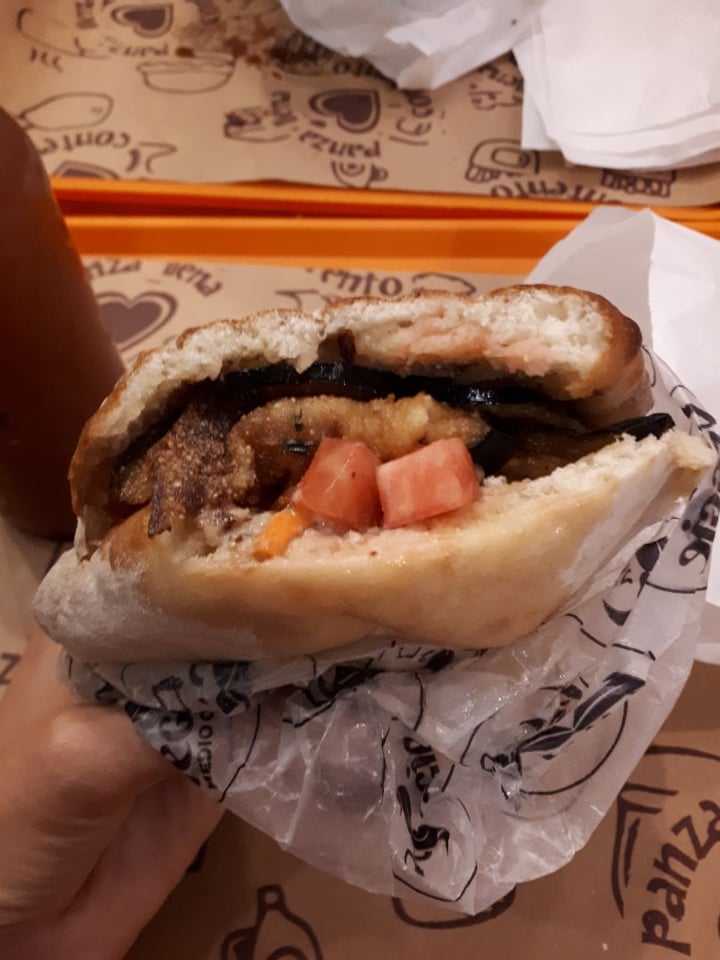 photo of Veggie Medio Oriente Sandwich Sabij shared by @aracelitamargo on  12 Mar 2020 - review