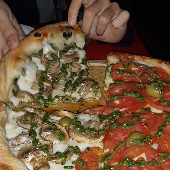 photo of Luigi's Pizza De Champignones shared by @avrosario on  19 Feb 2022 - review