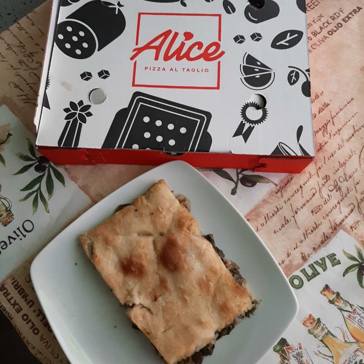 photo of Alice Pizza Giustiniano Imperatore Pizza ripiena scarola e olive shared by @monicad on  05 Oct 2022 - review
