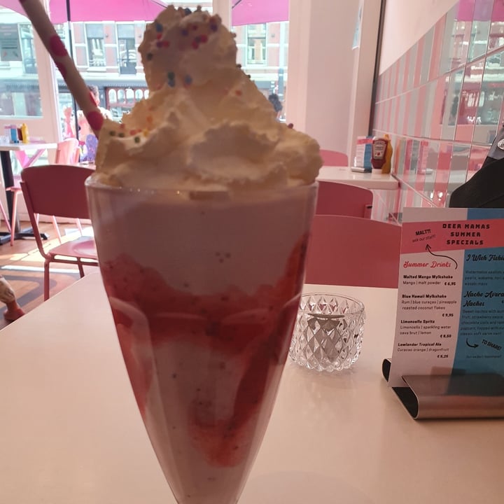 photo of Deer Mama Vegan Mylk & Burger Bar Strawberry Milkshake shared by @lyn007 on  12 Aug 2022 - review