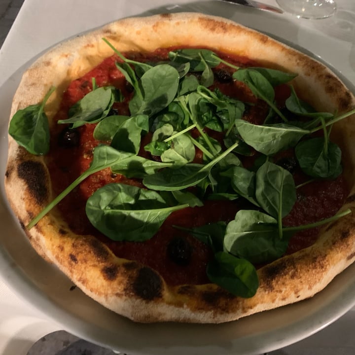 photo of Instabile Venezia Pizza rossa con spinacino e olive nere shared by @angie21 on  27 Dec 2021 - review