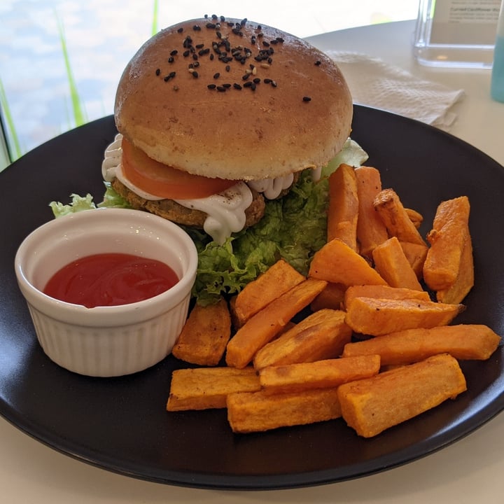 photo of Soul Alife Potato Lentil Burger shared by @bornvegetarian on  08 Dec 2020 - review