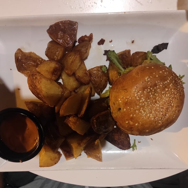 photo of El Merkado Vegan Burger shared by @silvia3 on  02 Sep 2022 - review