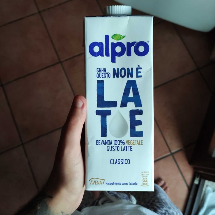 photo of Alpro This is Not Milk Classic Questo Non è Late Classico shared by @alessioadam on  29 Jun 2022 - review