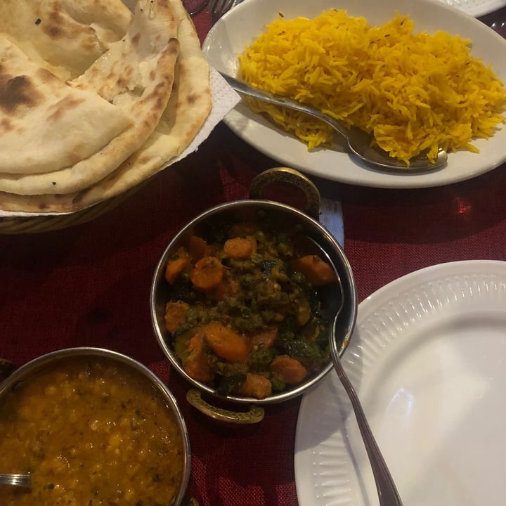 photo of Mahrani Mahal Dahl E Verdure Speziate Con Naan shared by @polliceverde on  18 Dec 2021 - review