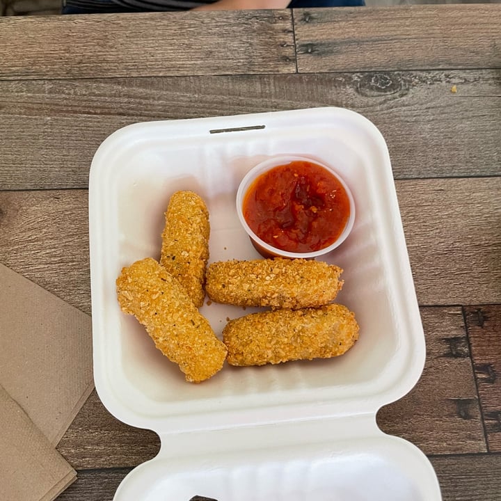 review photo of Loving Hut mozeralla sticks shared by @bonvivant09 on 20 Sep 2022 - review