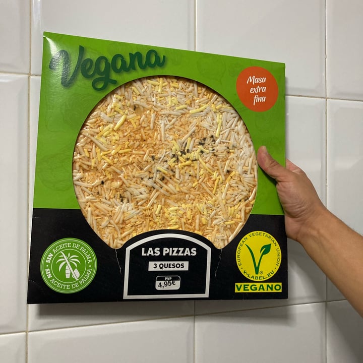 photo of Carrefour Pizza 3 Quesos shared by @veganwildce on  20 Oct 2021 - review