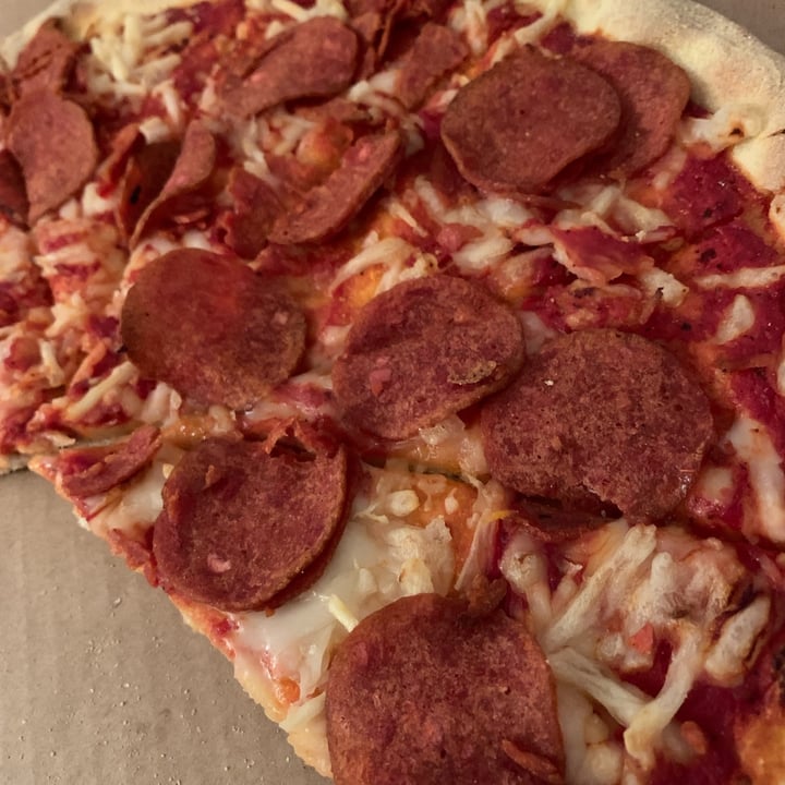 photo of Domino's Pizza Vegan Pizza shared by @cuttingoutthecoo on  09 Jan 2022 - review