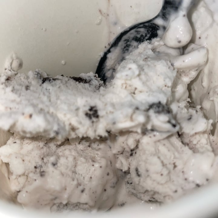 review photo of Breyers Non-Dairy Cookies & Crème shared by @livin on 30 Jul 2022 - review